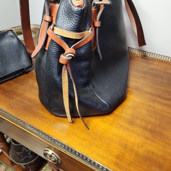 Dooney & Bourke Pebble grain Leather bag and Kiss lock coin wallet.  🔐 - Picture 6 of 13